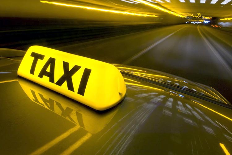 نرخ تاکسی‌ های اینترنتی باید عادلانه و منطقی باشد