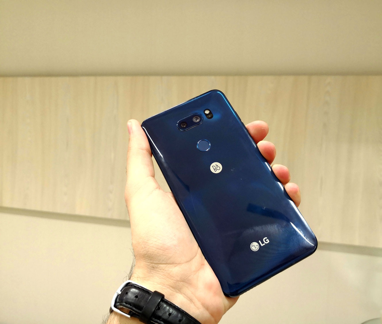 طراحی و قابلیت بی‌سیم LG V35 تائید شد