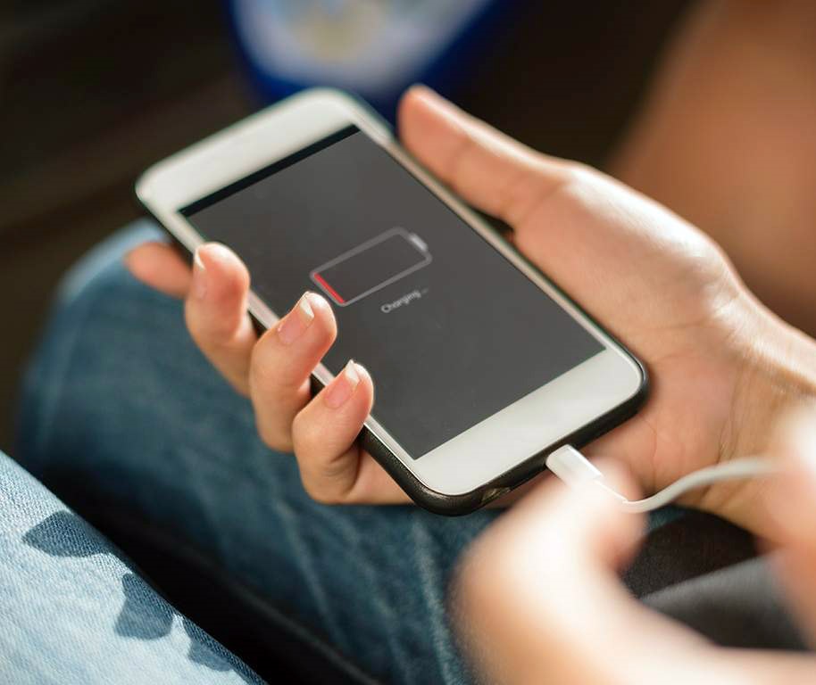 چرا باید از شارژ ۱۰۰ درصدی موبایل ترسید؟!