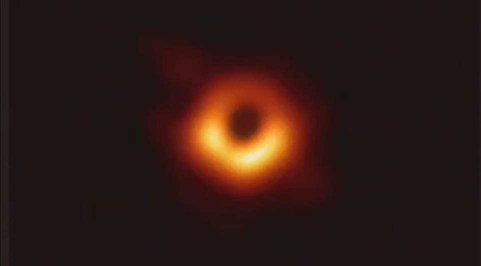 اطلاعات جالب از نخستین عکس ثبت‌شده از سیاه چاله‌ها + تصاویر