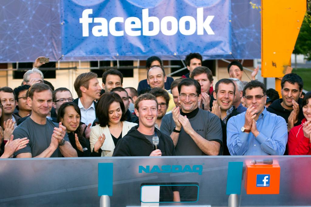 خواسته سهامداران فیس‌بوک برای کاهش اختیارات زاکربرگ
