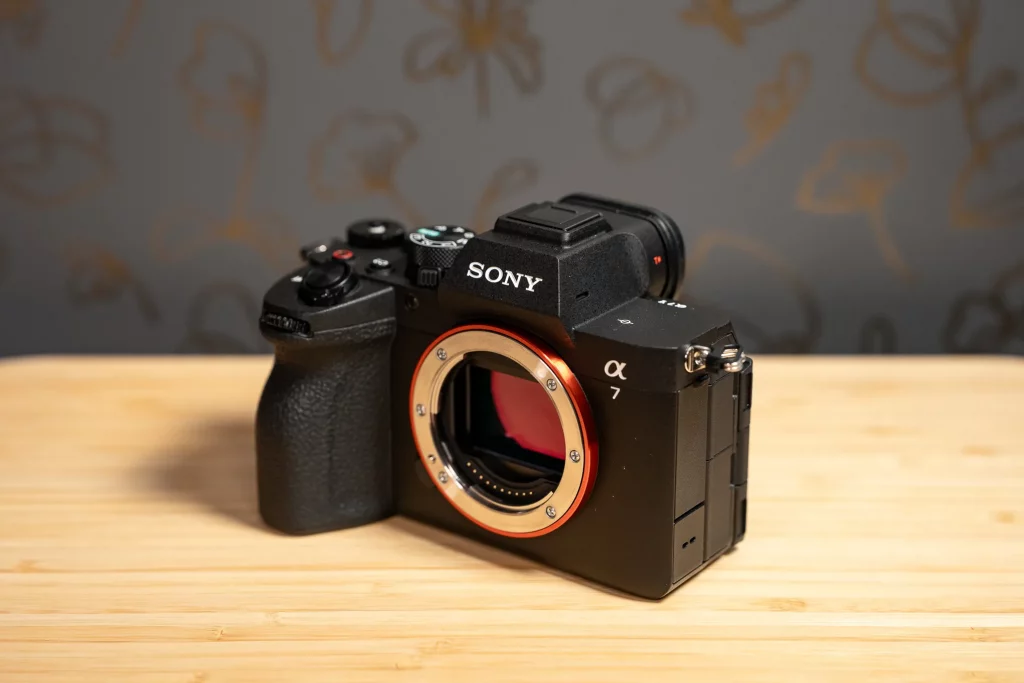 سونی از دوربین A7 V رونمایی کرد؛ سنسور 33 مگاپیکسلی با قابلیت‌هایی از سری آلفا