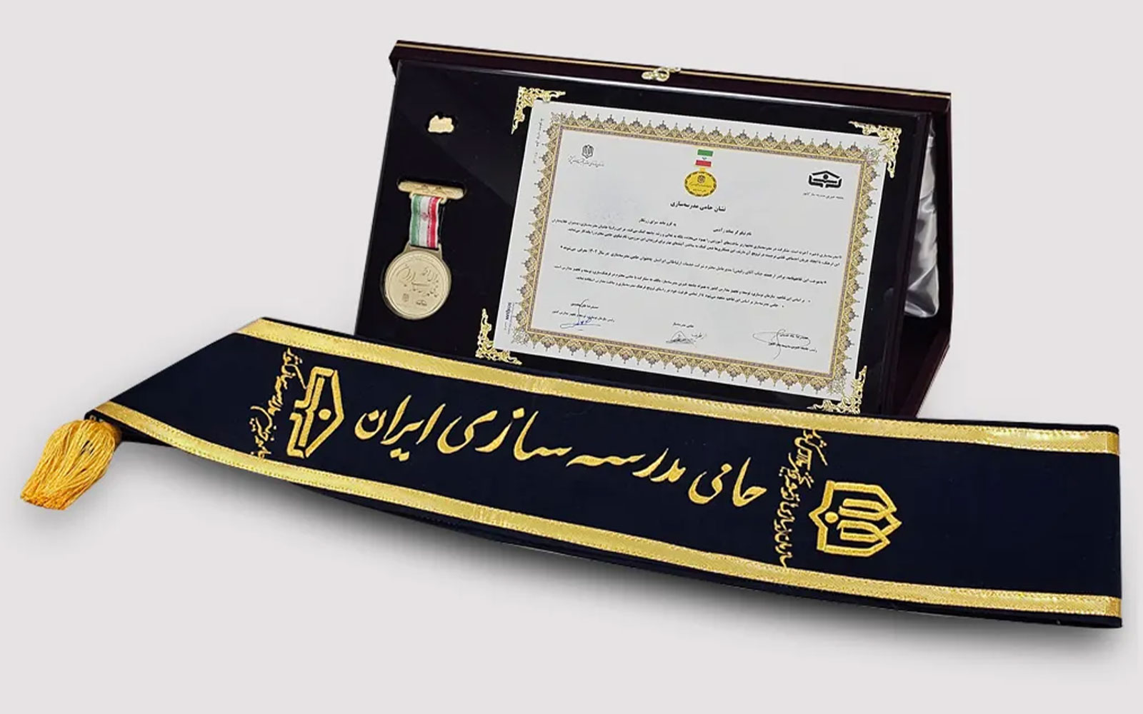 از مدرسه‌سازی تا آموزش دیجیتال؛ ایرانسل مدال افتخار حامی مدرسه‌سازی ایران را گرفت