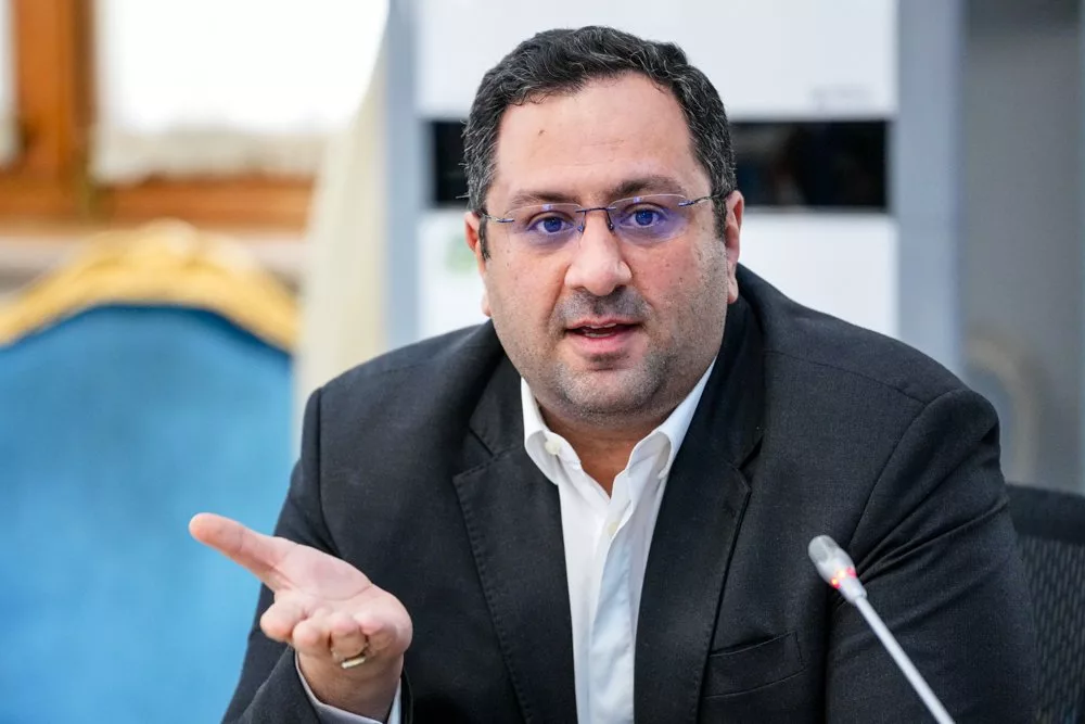 وزیر ارتباطات: نباید تجربه انحصار در فضای مجازی تکرار شود